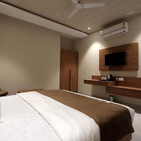 Hotel Regal Palm Moradabad Zewnętrze zdjęcie