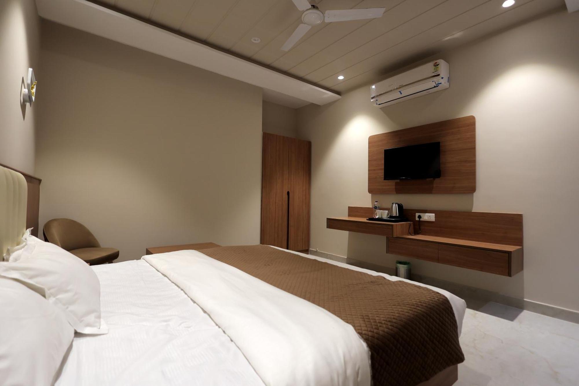 Hotel Regal Palm Moradabad Zewnętrze zdjęcie
