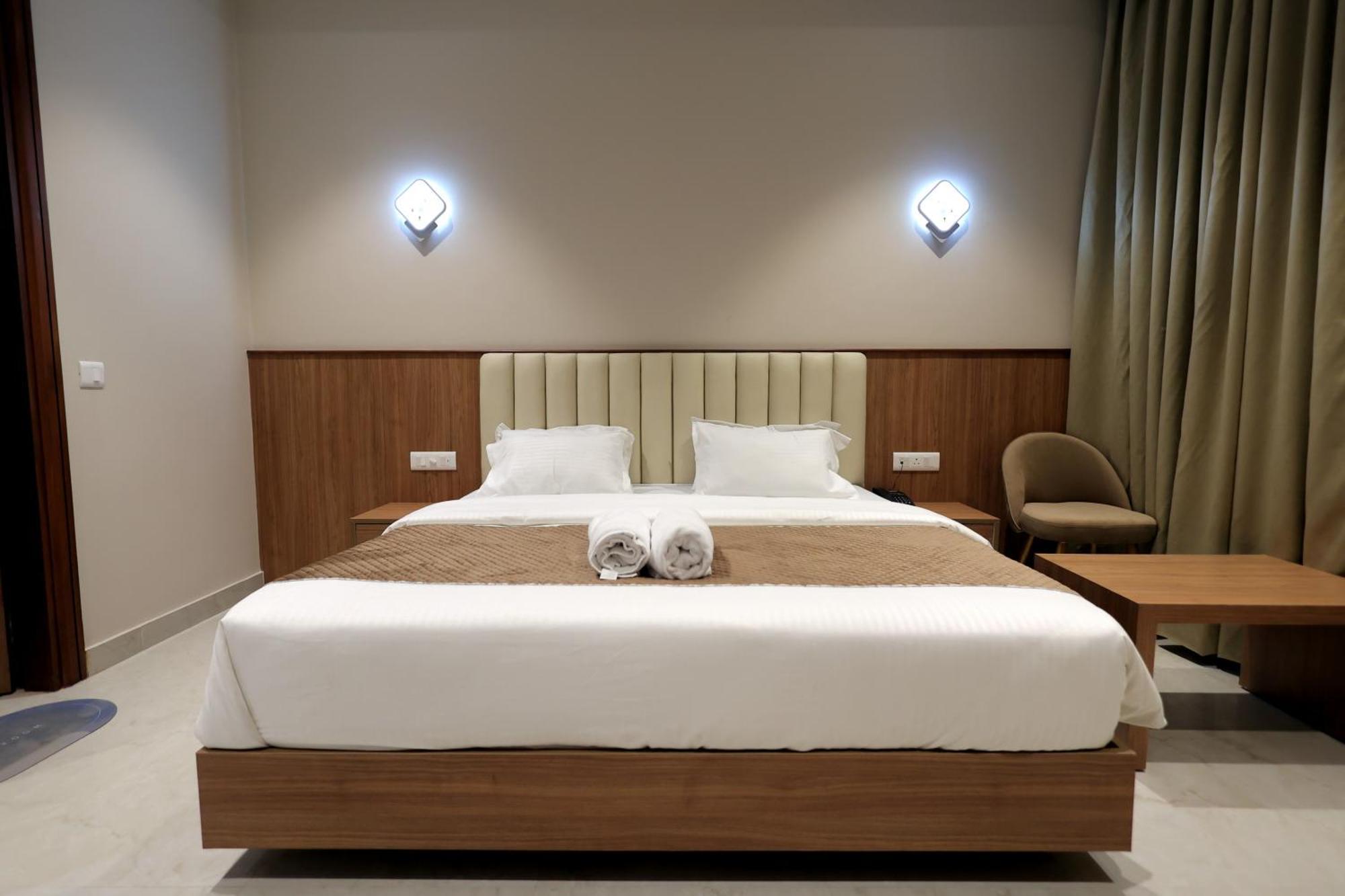 Hotel Regal Palm Moradabad Zewnętrze zdjęcie