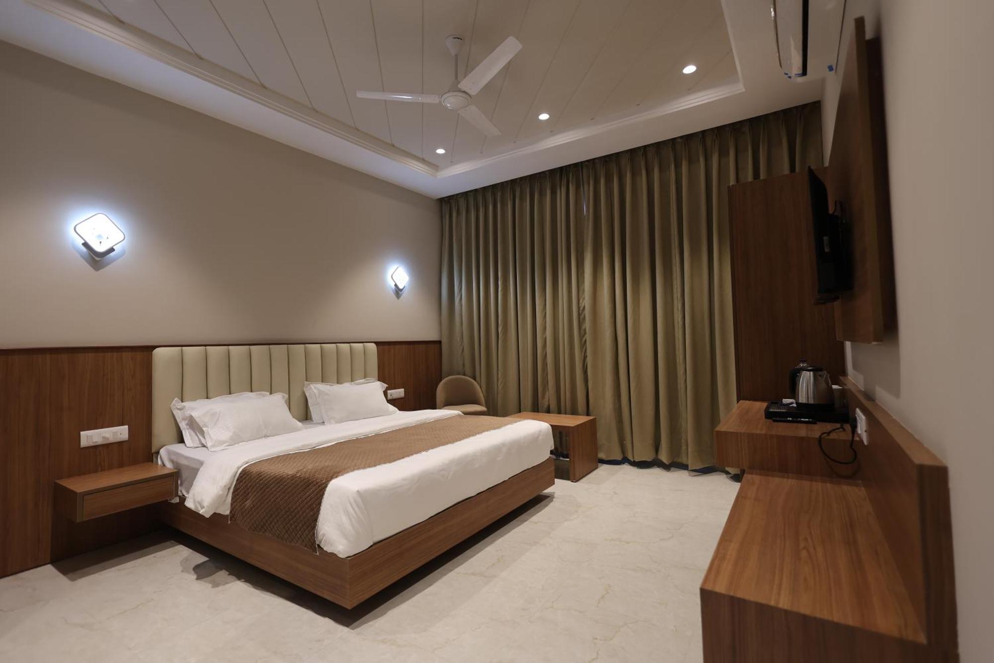 Hotel Regal Palm Moradabad Zewnętrze zdjęcie