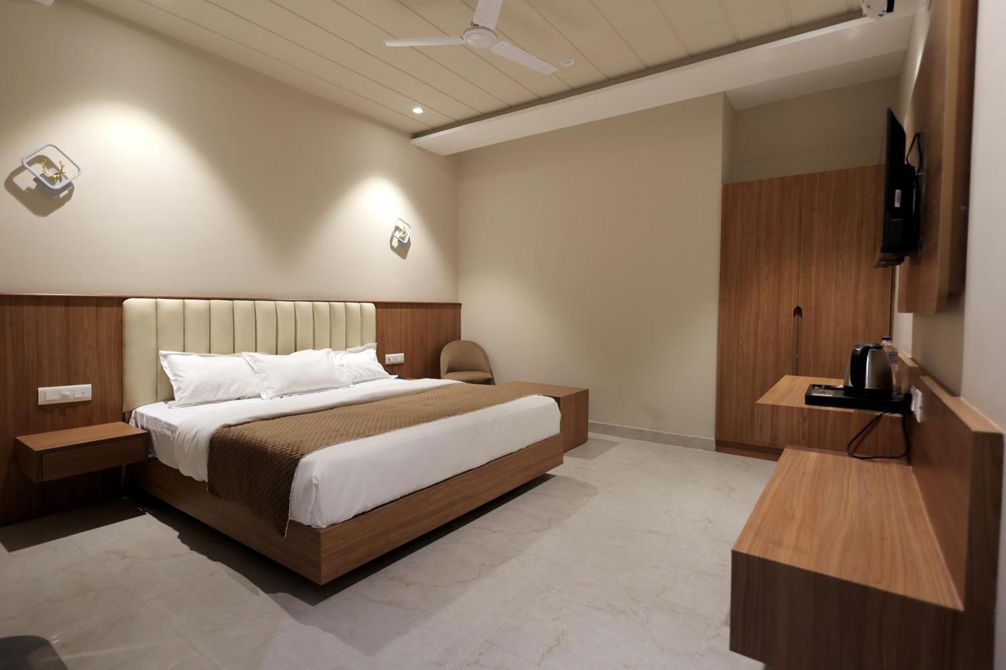 Hotel Regal Palm Moradabad Zewnętrze zdjęcie