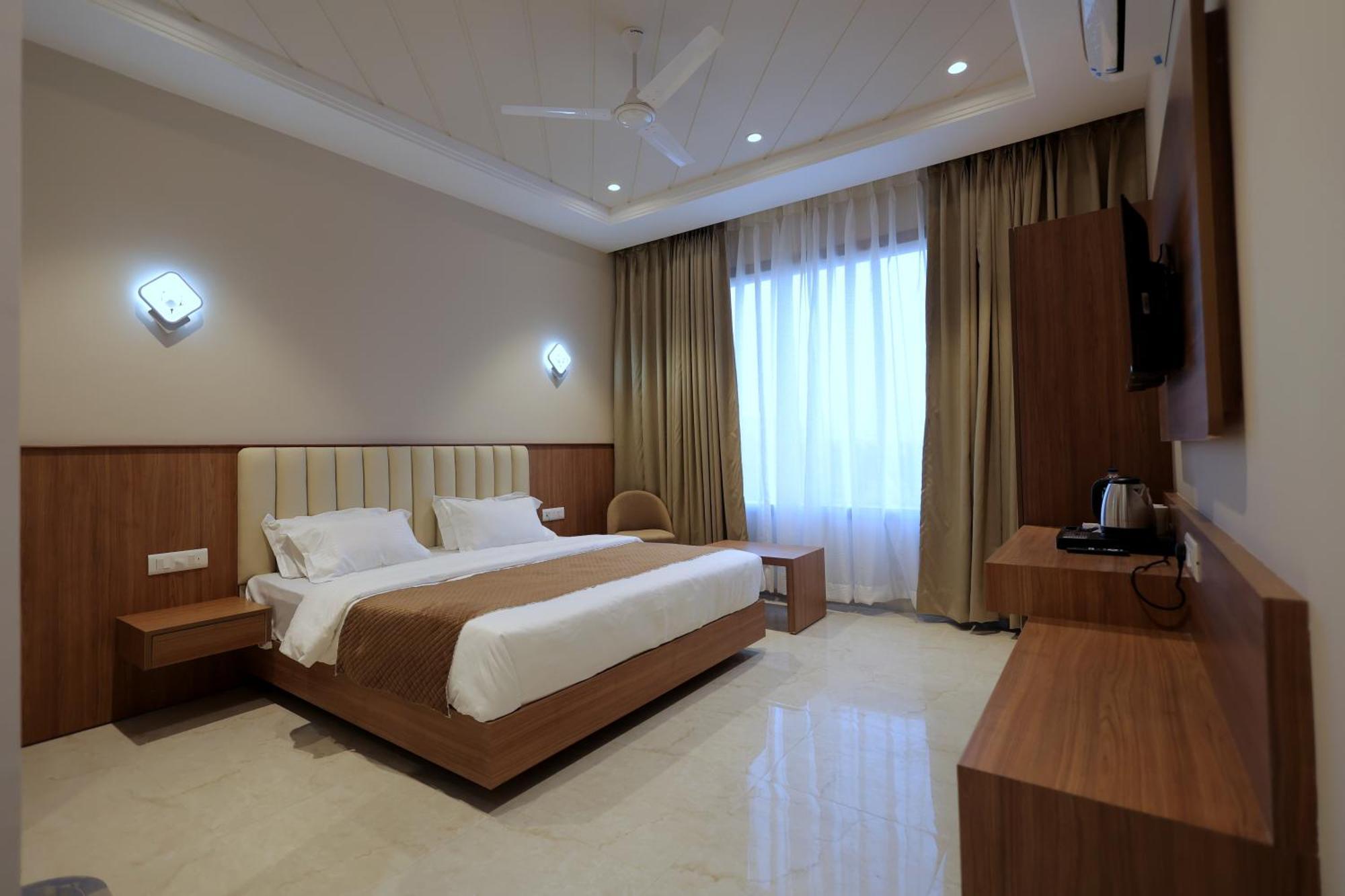 Hotel Regal Palm Moradabad Zewnętrze zdjęcie
