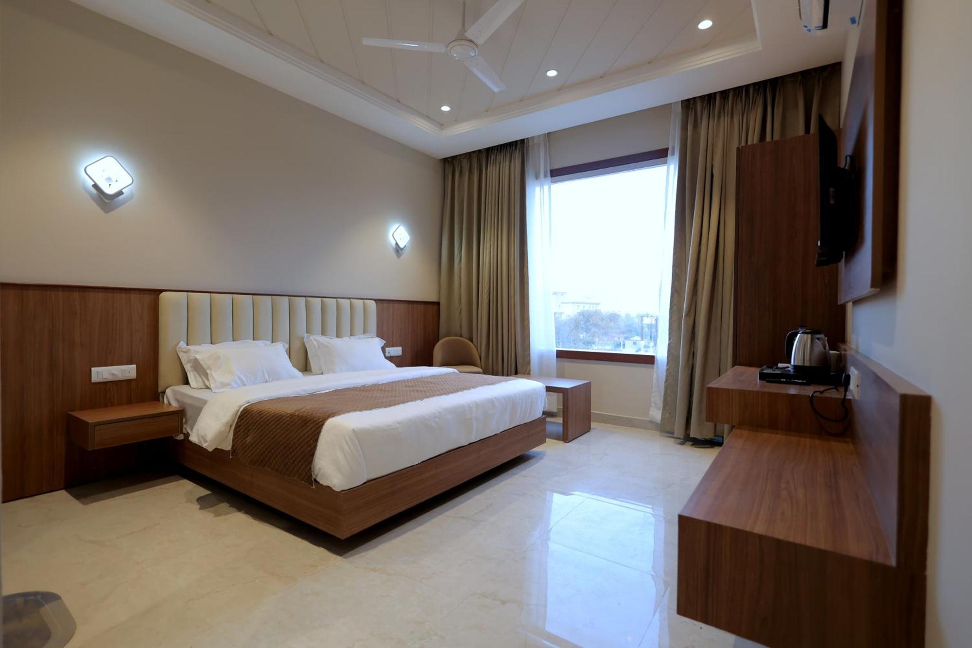 Hotel Regal Palm Moradabad Zewnętrze zdjęcie