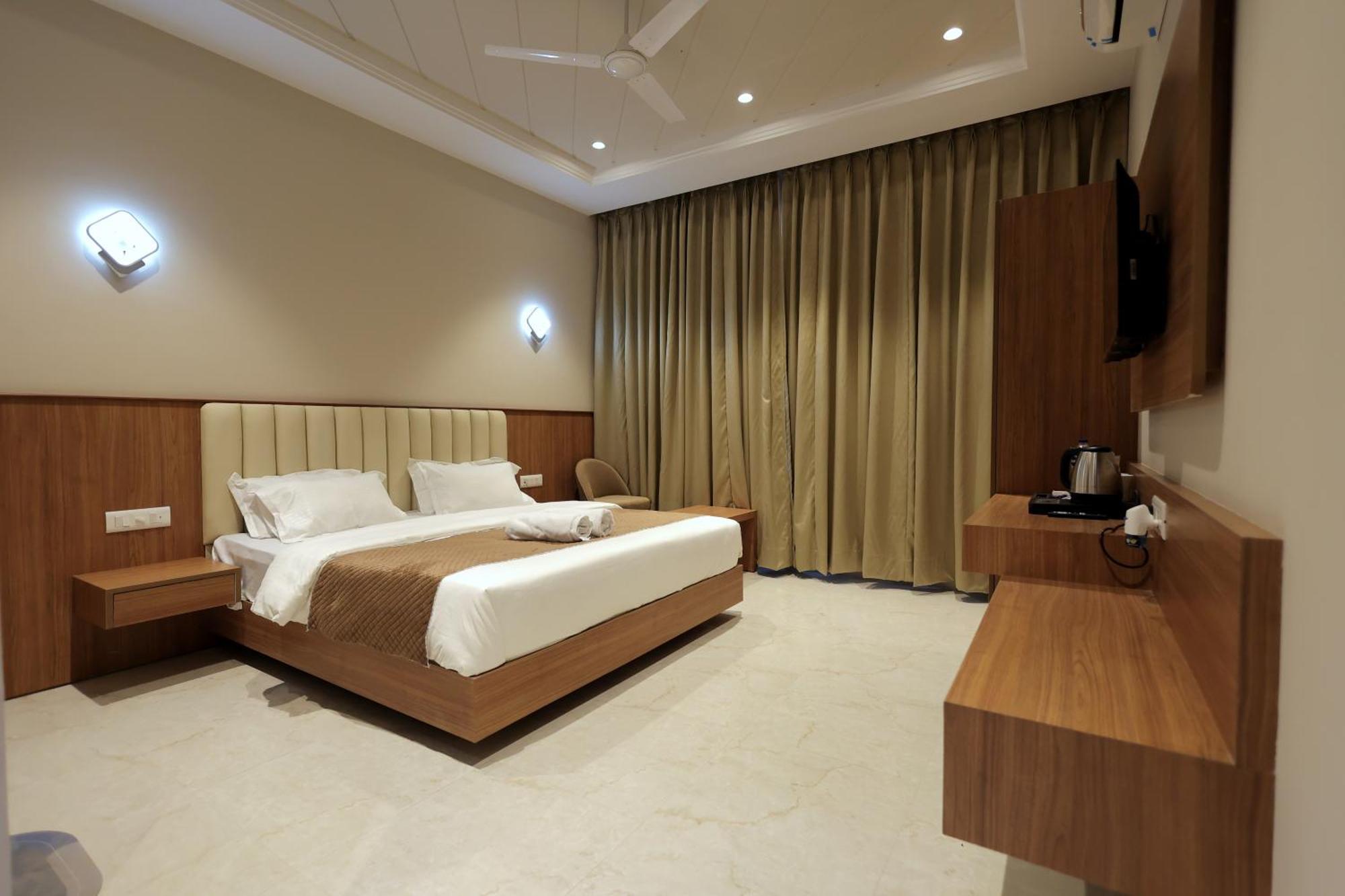 Hotel Regal Palm Moradabad Zewnętrze zdjęcie